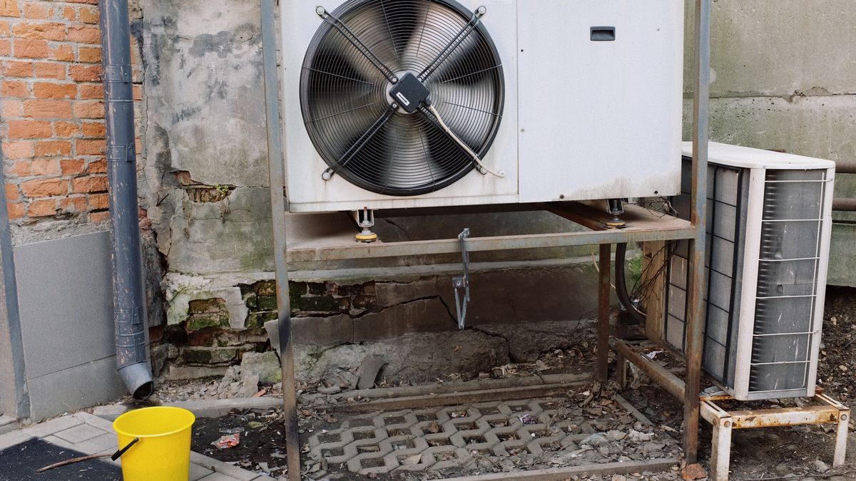 Outdoor HVAC condensing unit