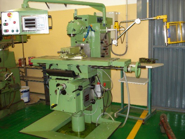 Universal milling machine in a shop